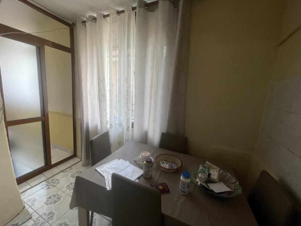 Shitet apartament 2+1 tek Xhamlliku, ish profarma