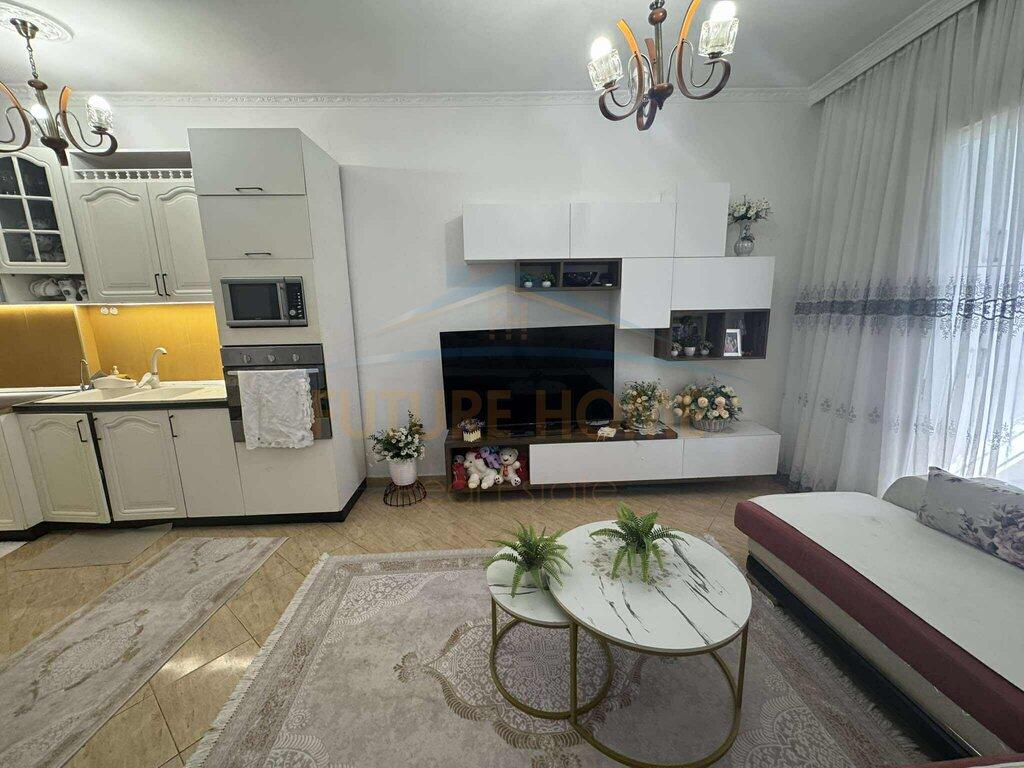 Shitet , Apartament 1+1, Unaza e Re.