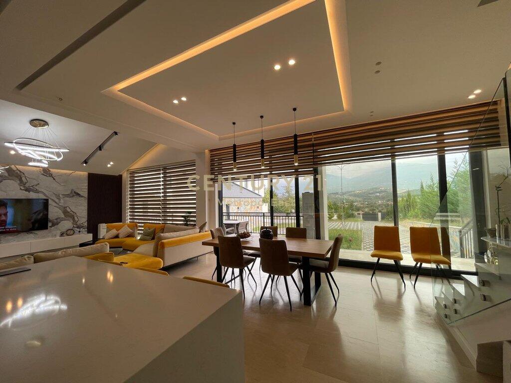 Jepet me Qira Vilë Ekskluzive në Berzhitë – 🌳 Qetësi &amp; Elegancë pranë Tiranës