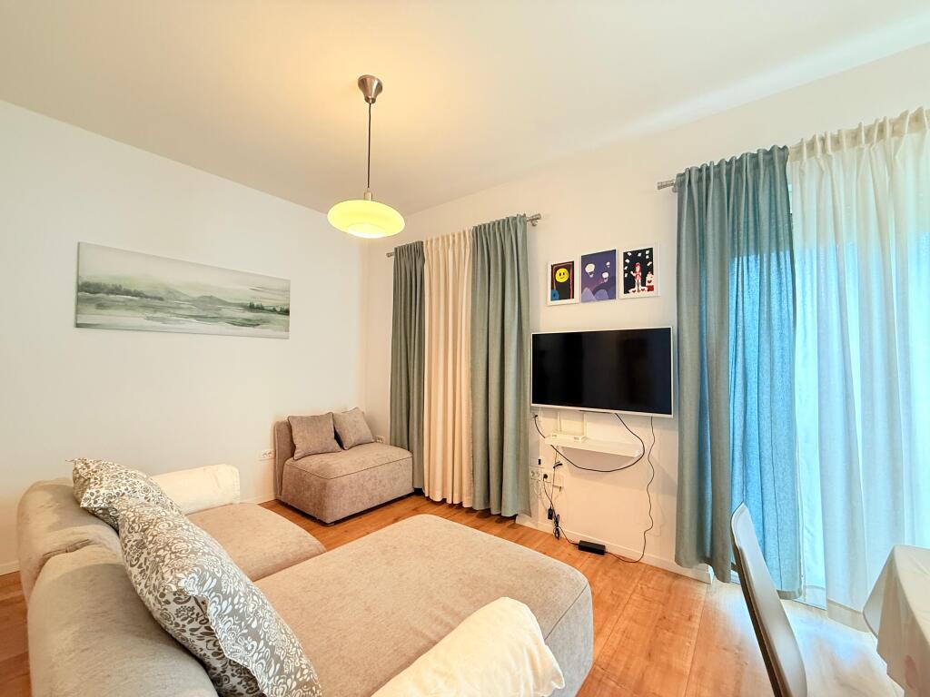 Jepet me Qira Apartament 2+1 + Post Parkimi (Liqeni i Thatë)
