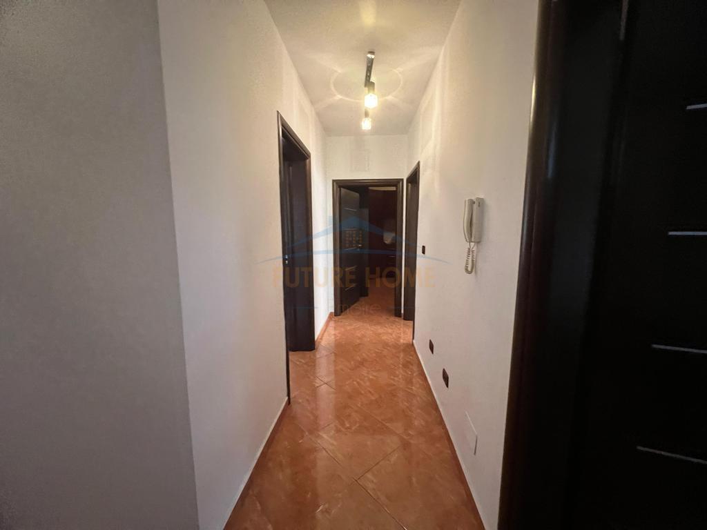 Qera , Apartament 3+1+ Garazh, Unaza e re