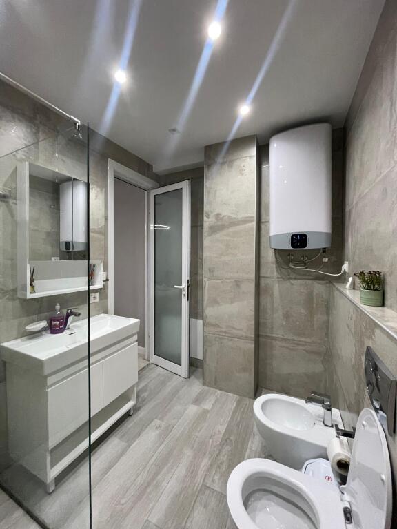APARTAMENT 2+1+2 NE SHITJE - RRUGA E BARRIKADAVE