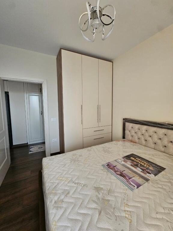 Apartament 2+1+post parkim me qera te Tregu Elektrik, mbrapa lulishtes Ali Demi