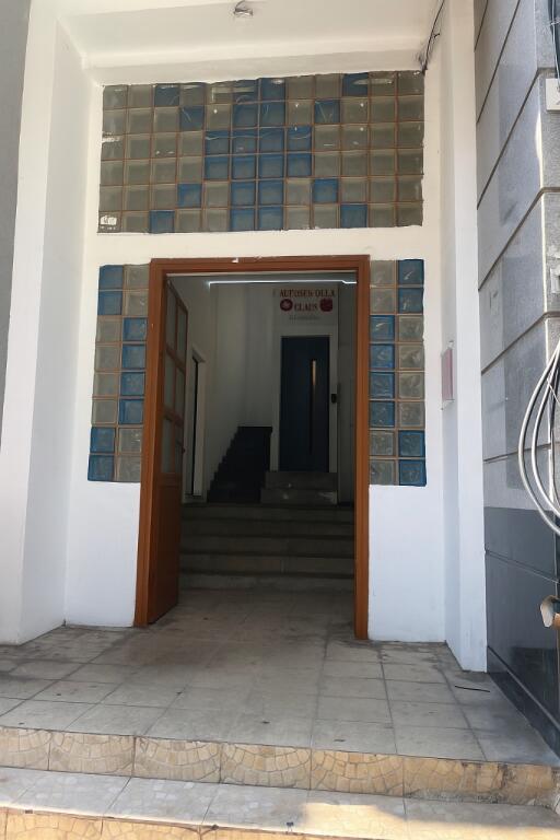 Locale commerciale in affitto a Bllok, via Vaso Pasha