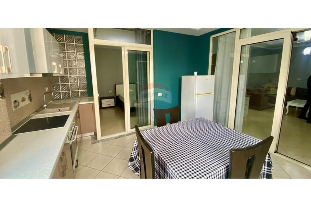 *apartament 1+1 per qira ne zonen e ish Tregut Elektrik, Pedonalja e Re*