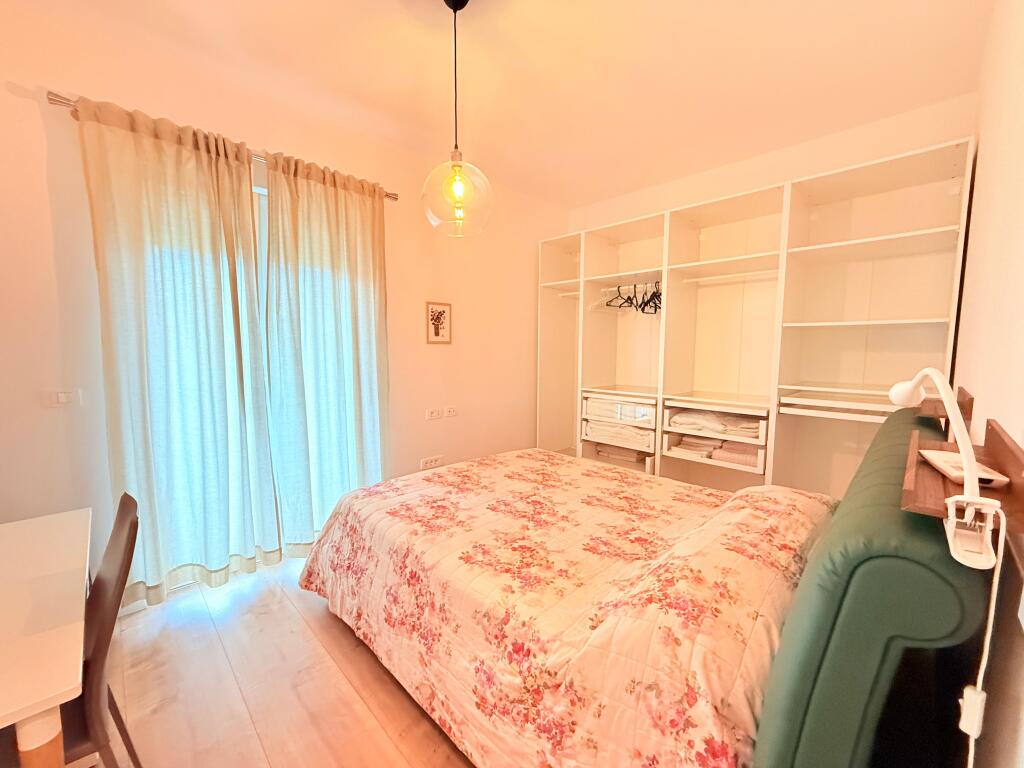 Jepet me Qira Apartament 2+1 + Post Parkimi (Liqeni i Thatë)