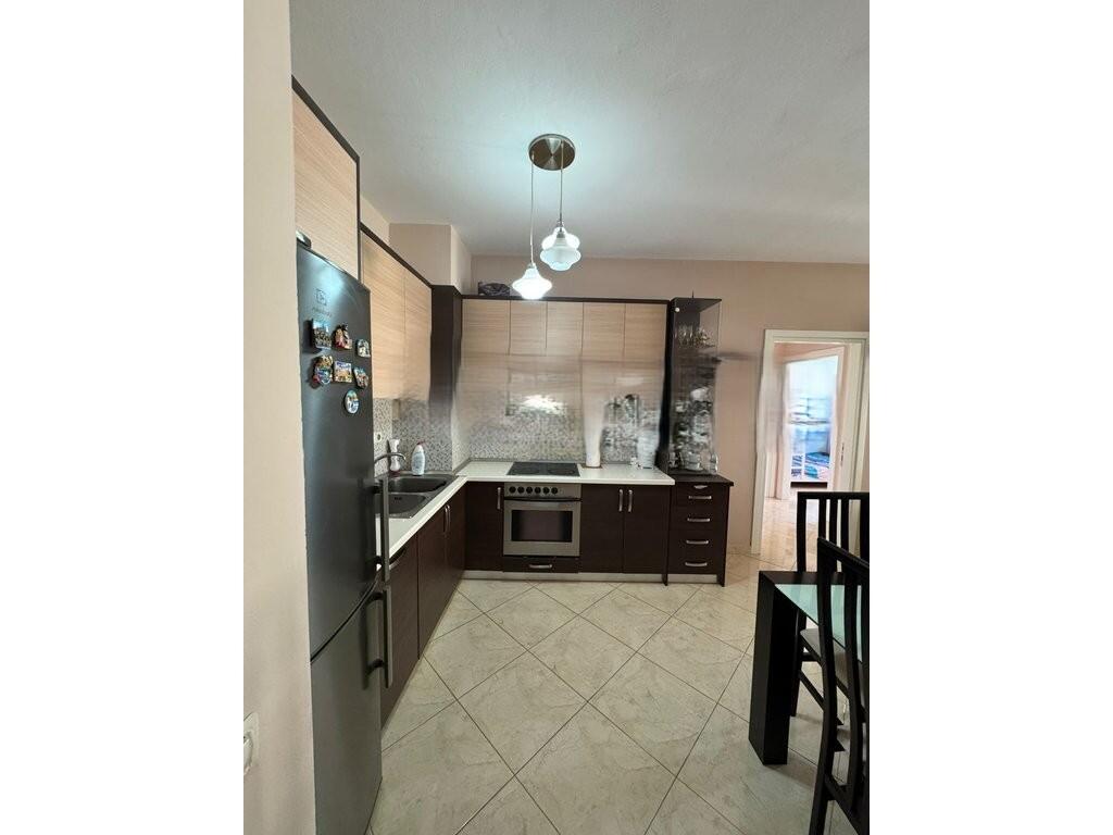 APPARTAMENTO 2+1+2 IN AFFITTO, NELLA ZONA DI FRESKU, TIRANA! 400 € /Mese