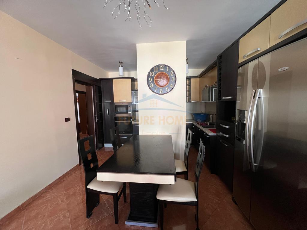 Qera , Apartament 3+1+ Garazh, Unaza e re