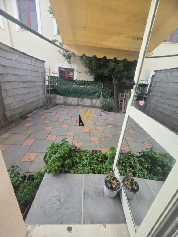 HAIRDRESSER 51 M2 FOR RENT IN SAUK 500 EURO