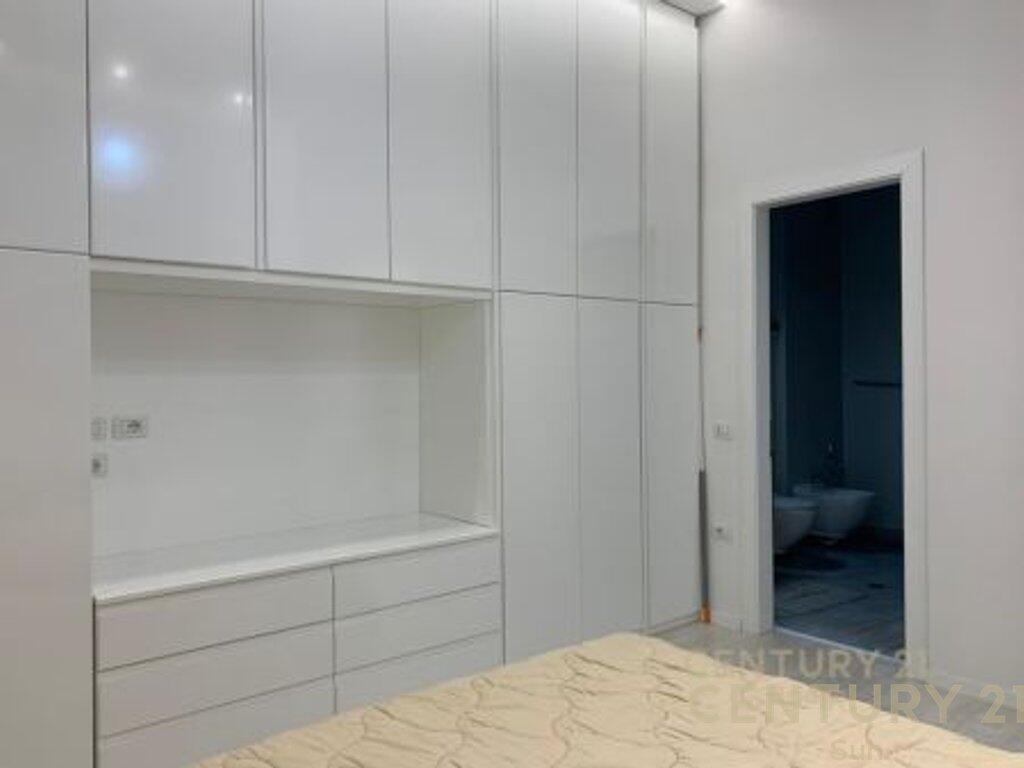 SHITET PENTHOUSE 2+1+ POST PARKIMI PRANE LIQENIT TE THATE