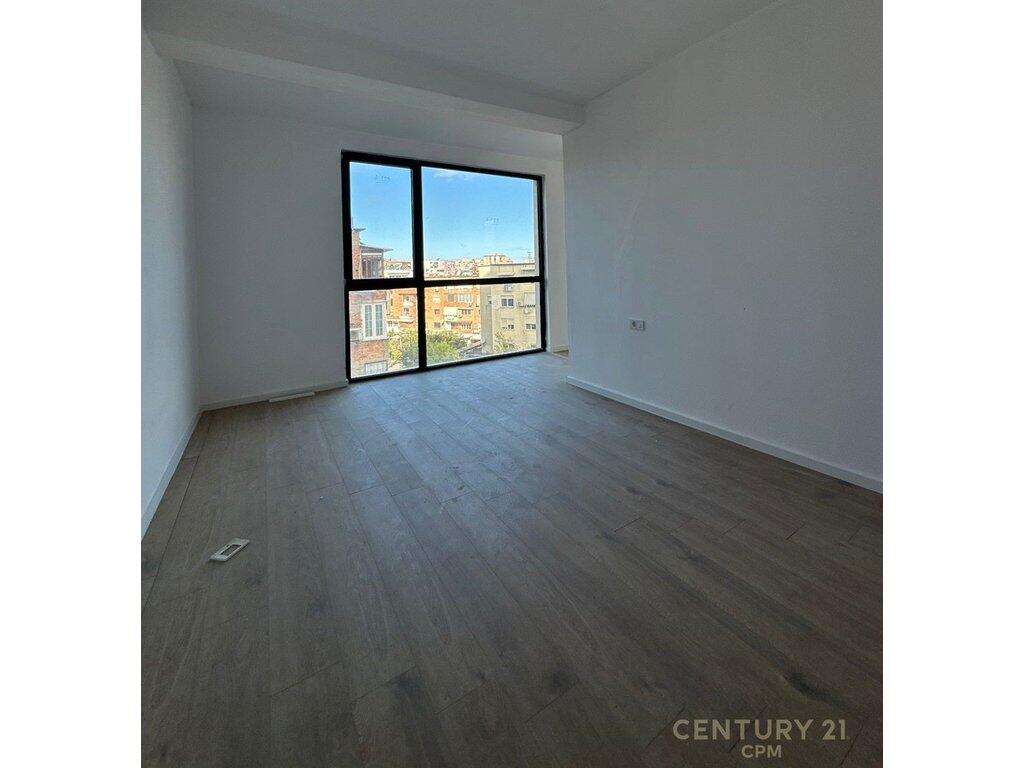 APARTAMENT 3+1+2 + POST PARKIMI PER ZYRA ME QIRA TEK GOLDEN TOWER RESIDENCE ! 1,500 € /Muaj