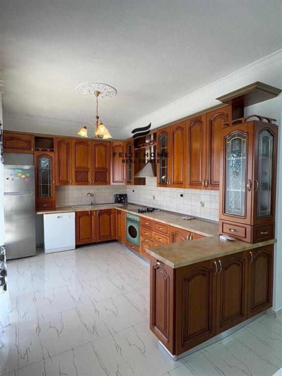 APARTAMENT ME QERA 2+1 SAUK 600EURO