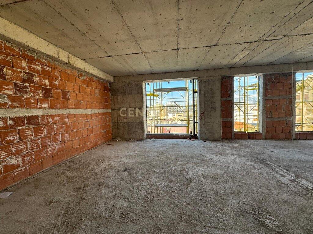 Vendiamo appartamento 3+1+2 vicino a piazza Skenderbej