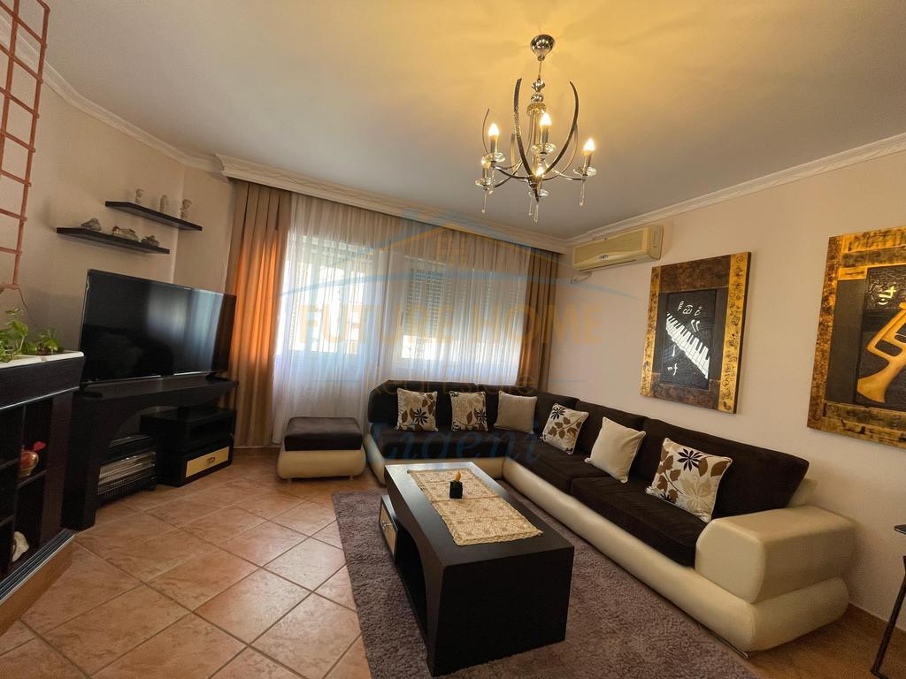 Qera, Apartament 3+1, Komuna e Parisit, Tiranë.