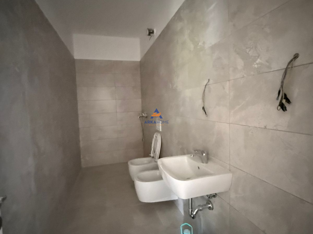 VENDESI APPARTAMENTO 2+1+BALCONE "NUOVO BOULEVARD" 180.000 EURO.(CON PARCHEGGIO).