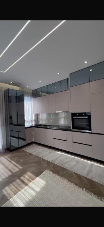 APARTAMENT NE SHITJE 2+1+2 PRANE SQUARE 21 TIRANE