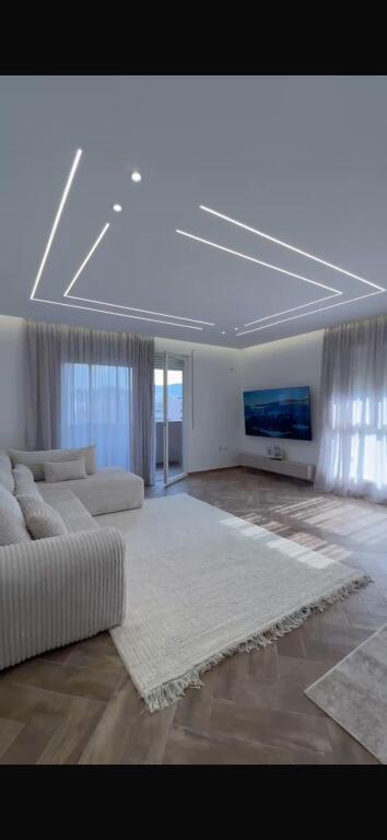 APARTAMENT NE SHITJE 2+1+2 PRANE SQUARE 21 TIRANE