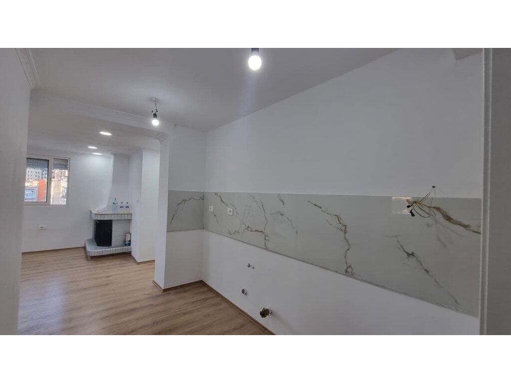 Shitet, Apartament 2+1, Stadiumi Dinamo, Tirane.