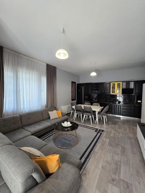 📌 Apartament 3+1+2 me Post Parkimi me Qira – Square 21, Tirane