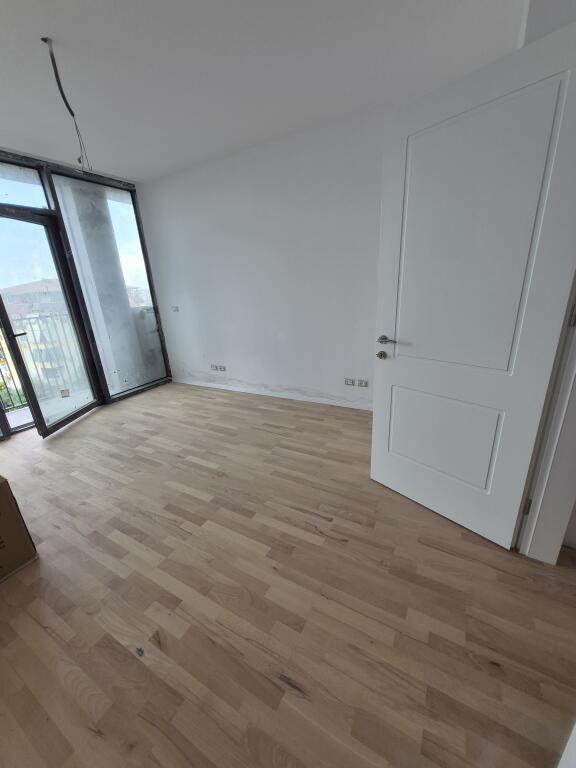 Ufficio 2+1+ Parcheggio in affitto a Lake View!