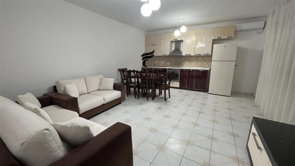 APARTAMENT ME QERA 2+1+MAGAZINE KOMBINAT 500 EURO