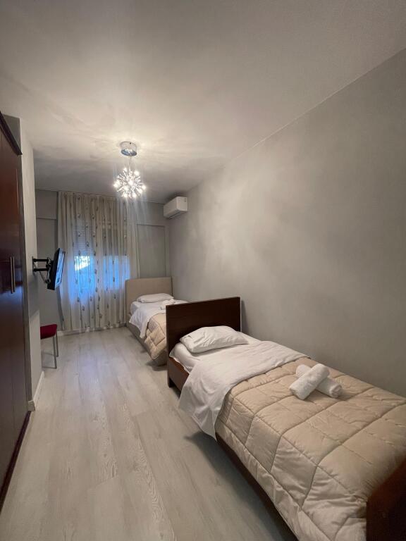 APARTAMENT 2+1+2 NE SHITJE - RRUGA E BARRIKADAVE