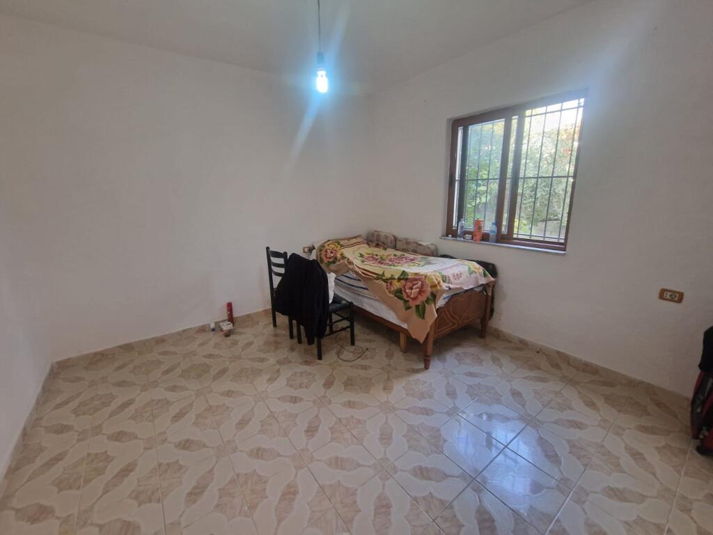 Complete private house for rent for only 400 euros on "Ramadan Çeku" Street behind the military hospital, Laprake