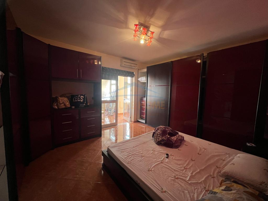 Qera , Apartament 3+1+ Garazh, Unaza e re