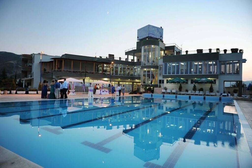 Business property suitable for a venue  hotel with a pool and yard for sale or rent
