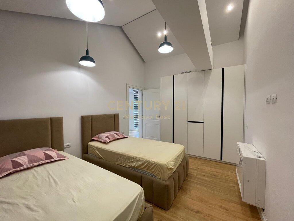 Jepet me Qira Vilë Ekskluzive në Berzhitë – 🌳 Qetësi &amp; Elegancë pranë Tiranës