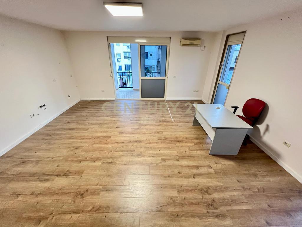 AFFITTO, UFFICIO - 85 m2 in VIA KAVAJËS‼️