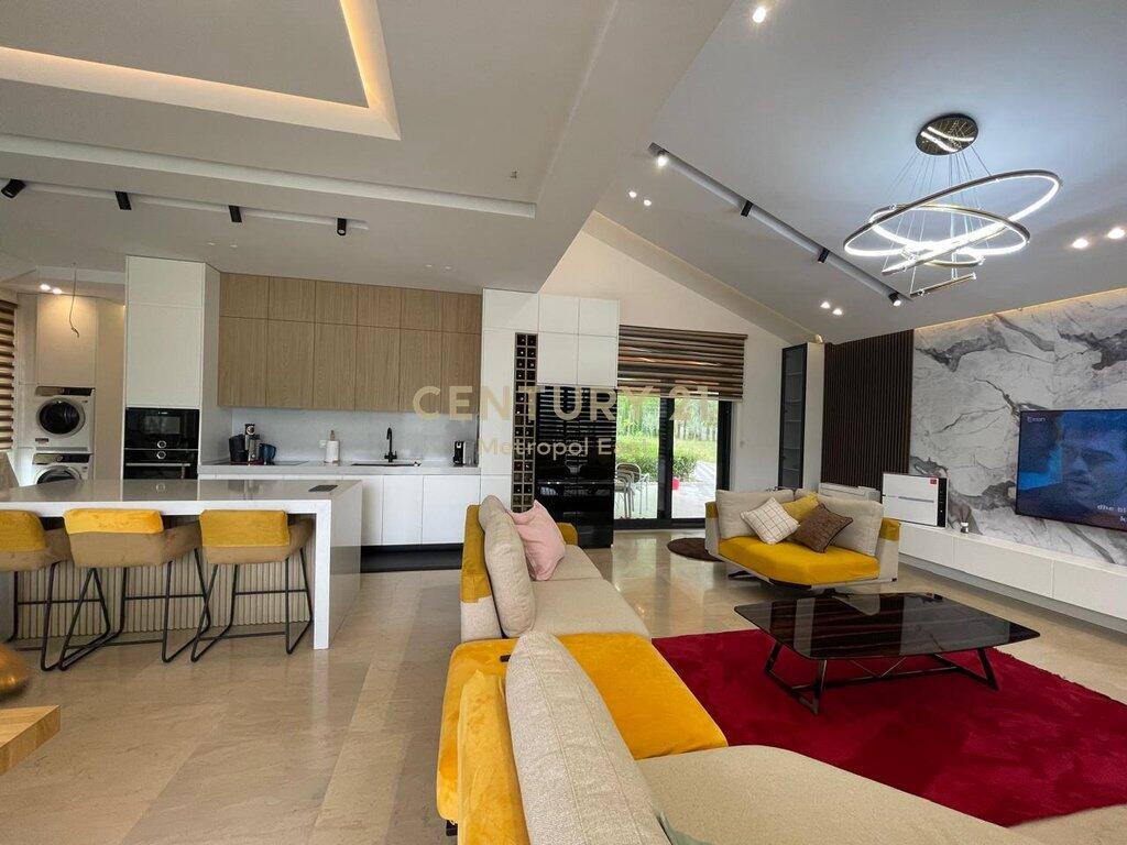 Jepet me Qira Vilë Ekskluzive në Berzhitë – 🌳 Qetësi &amp; Elegancë pranë Tiranës