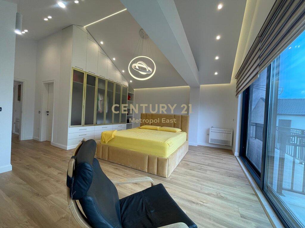 Jepet me Qira Vilë Ekskluzive në Berzhitë – 🌳 Qetësi &amp; Elegancë pranë Tiranës