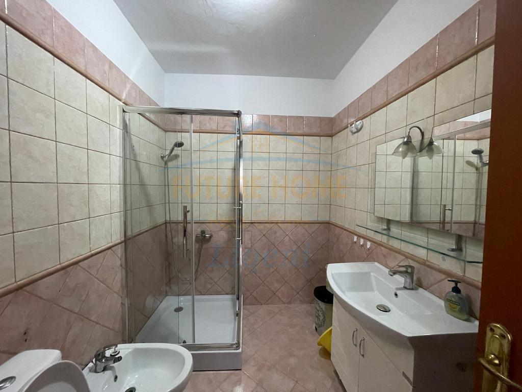 Qera, Apartament 3+1, Komuna e Parisit, Tiranë.