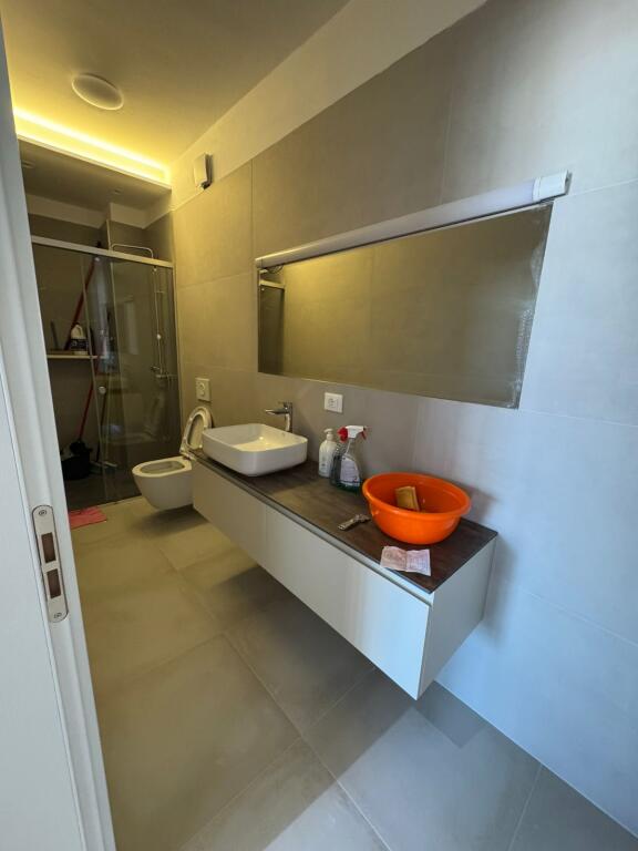 Apartament 1+1 me qera, Komuna e Parisit