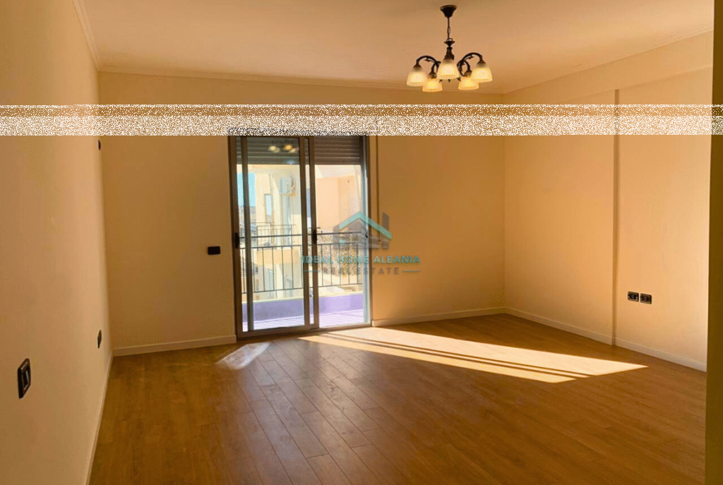 Via Cipajve, Vlore- Vendesi appartamento 2+1+2+Balcone