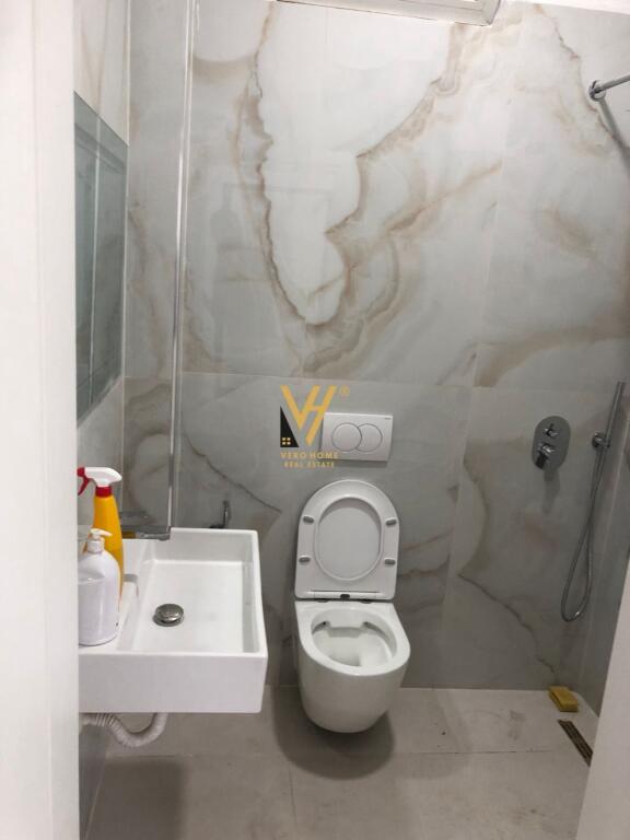 UFFICIO DI 50 M2 IN AFFITTO A HOXHA TAHSIM 500 EURO