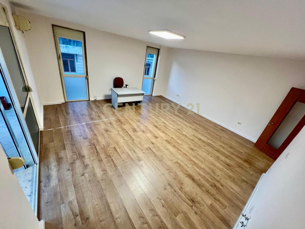 AFFITTO, UFFICIO - 85 m2 in VIA KAVAJËS‼️