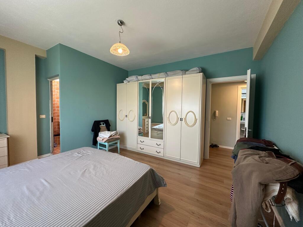 Komuna e parisit , apartament 2+1+2 me qera (700€)