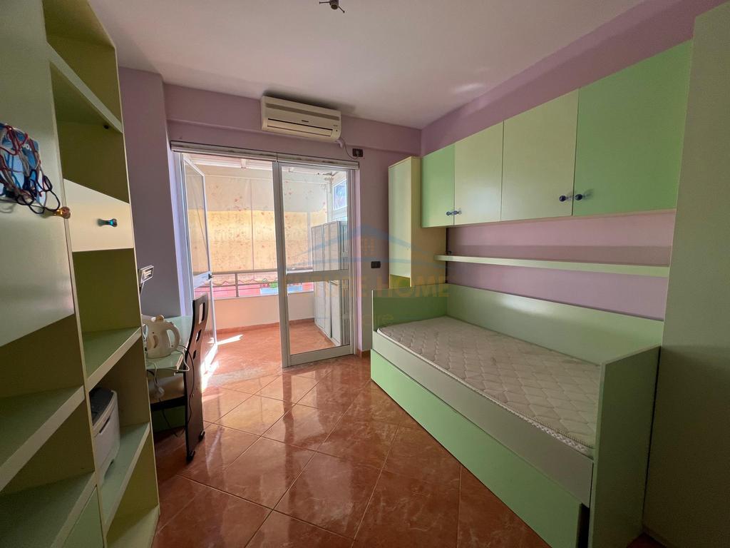 Qera , Apartament 3+1+ Garazh, Unaza e re