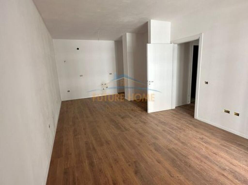 Shitje, Apartament 2+1+2, Kompleksi Univers City, Tirane.