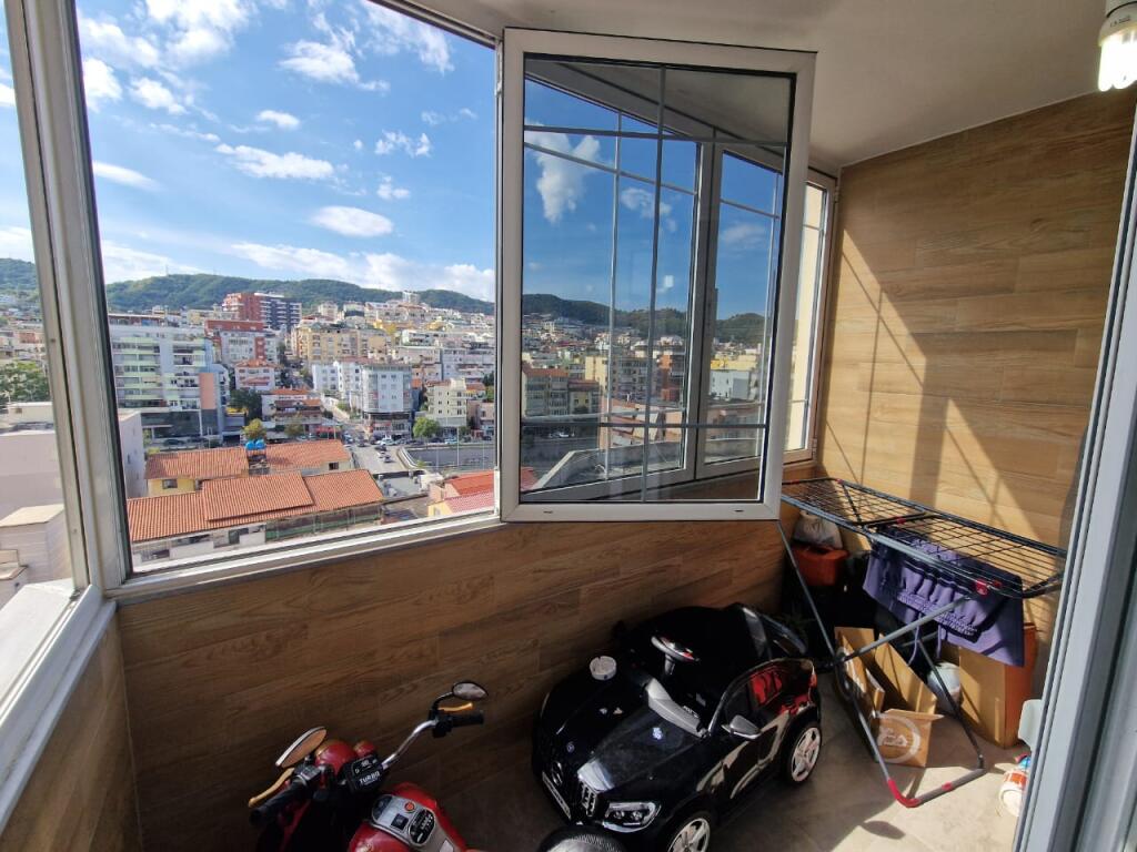 Appartamento 2+1+2 bagni in vendita a Komuna e Parisit
