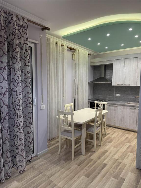 🏢A pochi minuti dal Nuovo Bazaar, vicino al Lincoln Center, si affitta appartamento 1+1 arredato. 650 Euro     