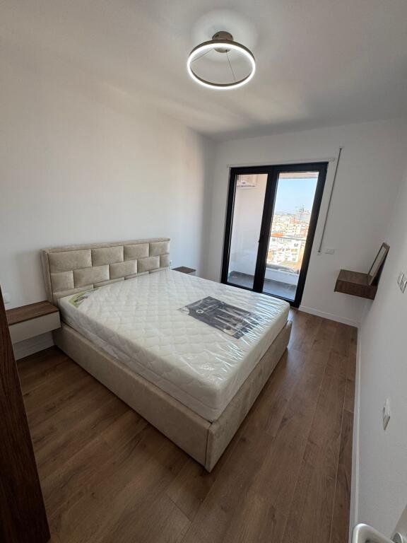 Apartament 1+1 me qera, Komuna e Parisit