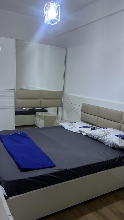 Jepet me qera Apartament 1+1  Adresa : Fresk Rezidenca Oxa  Kati 1  I mobiluar dhe pabanuar  Cmimi 400 mij lek