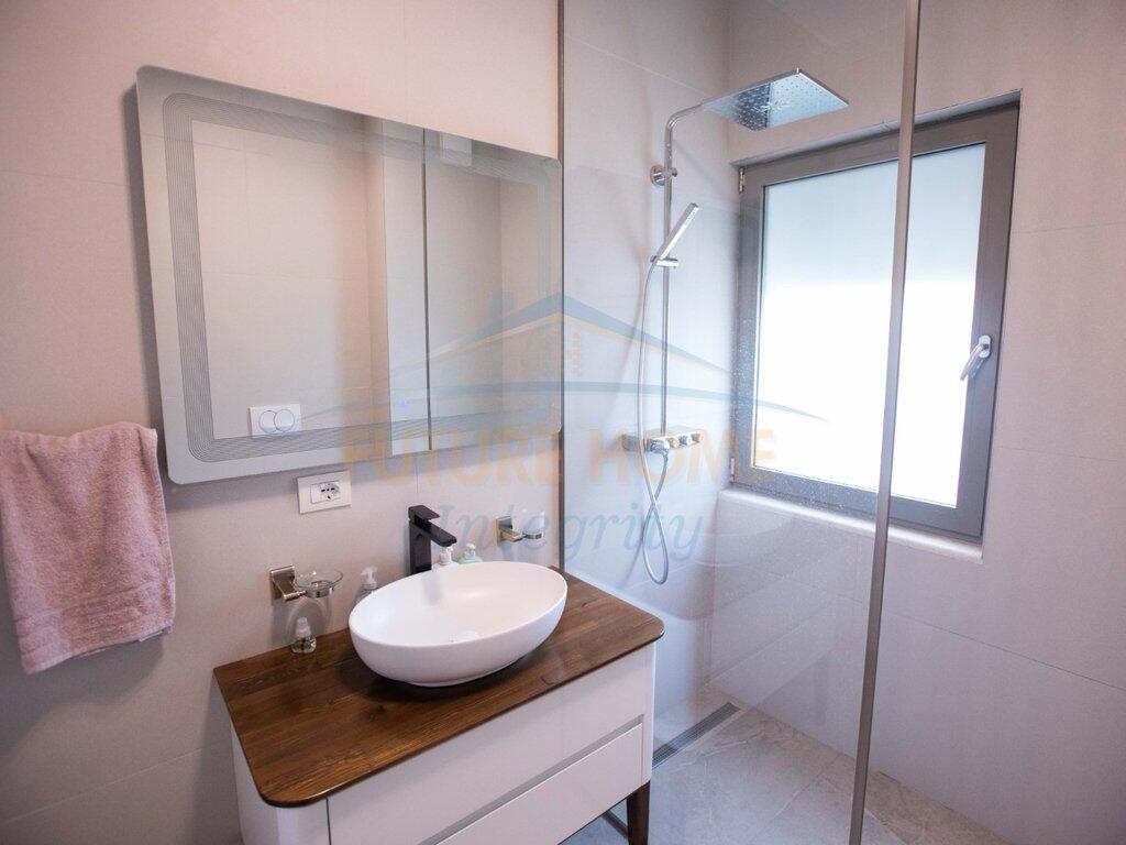 In vendita, Villa su 3 piani, Residenza Porta e Gjelbër, Tirana.