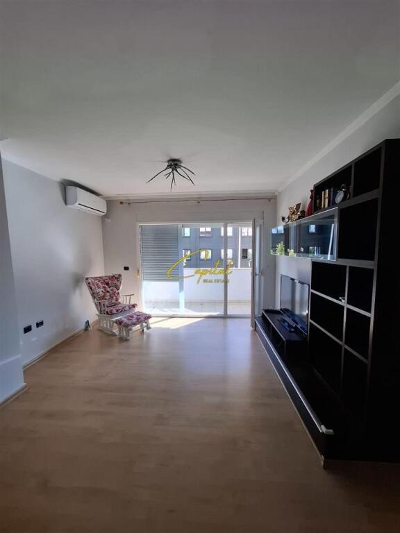APARTAMENT ME QERA 1+1 ISH BLLOKU 900 EURO