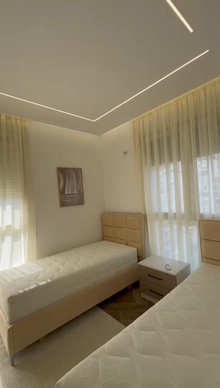 APARTAMENT NE SHITJE 2+1+2 PRANE SQUARE 21 TIRANE