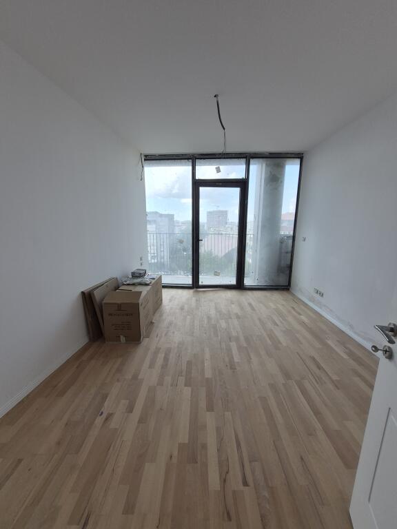 Ufficio 2+1+ Parcheggio in affitto a Lake View!