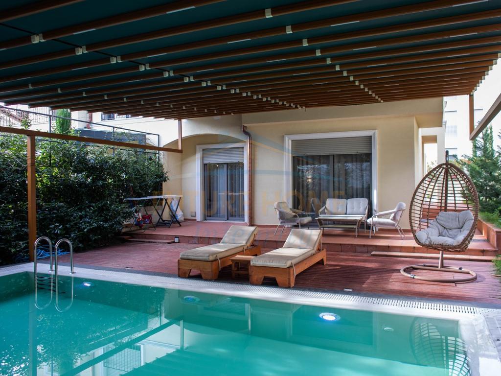 In vendita, Villa su 3 piani, Residenza Porta e Gjelbër, Tirana.